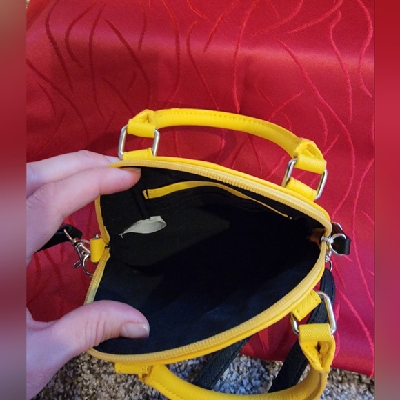 Despicable Me Minion Purse crossbody from Universal Studios. - Picture 14 of 14